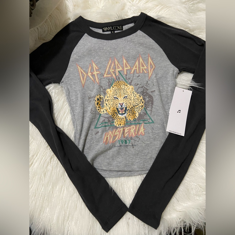 Def Leppard Graphic Long Sleeve Tee - Gray and Black